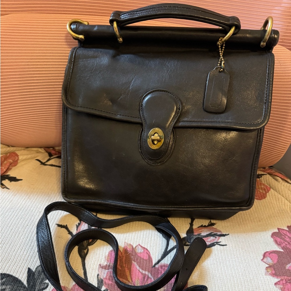 Coach Vintage 9927 Black Messenger Bag with shoulder strap